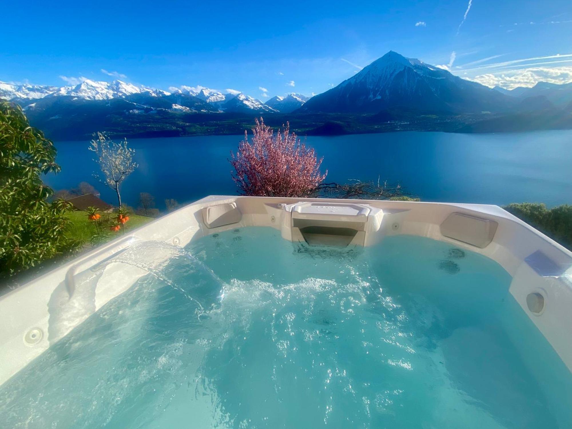 Chalet Egglen "Typical Swiss House, Best Views, Private Jacuzzi" Sigriswil Eksteriør billede